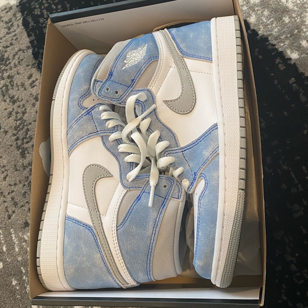 Jordan
Air Jordan 1 Retro High "Hyper Royal"